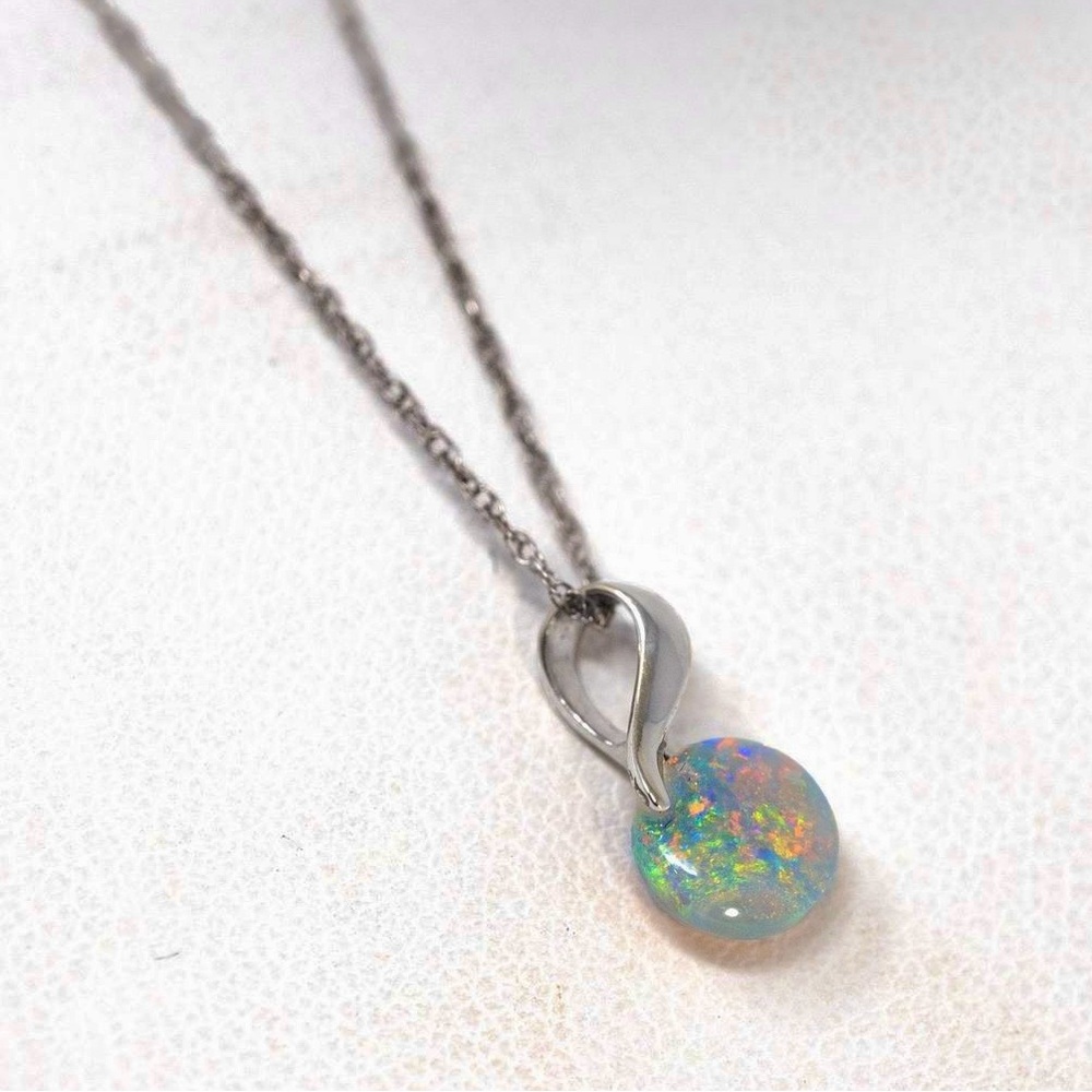 1/2ct Australian white opal (natural) set in solid 18k white gold - insane fire